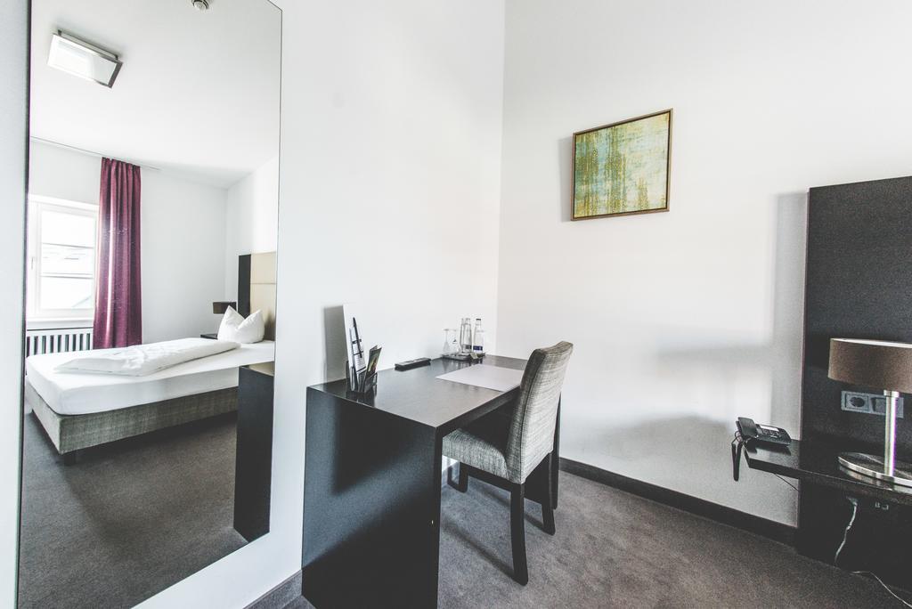 Muenchner Hof Отель 3*